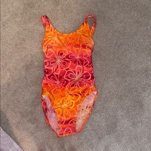 One piece swimsuit (accepting all offers))